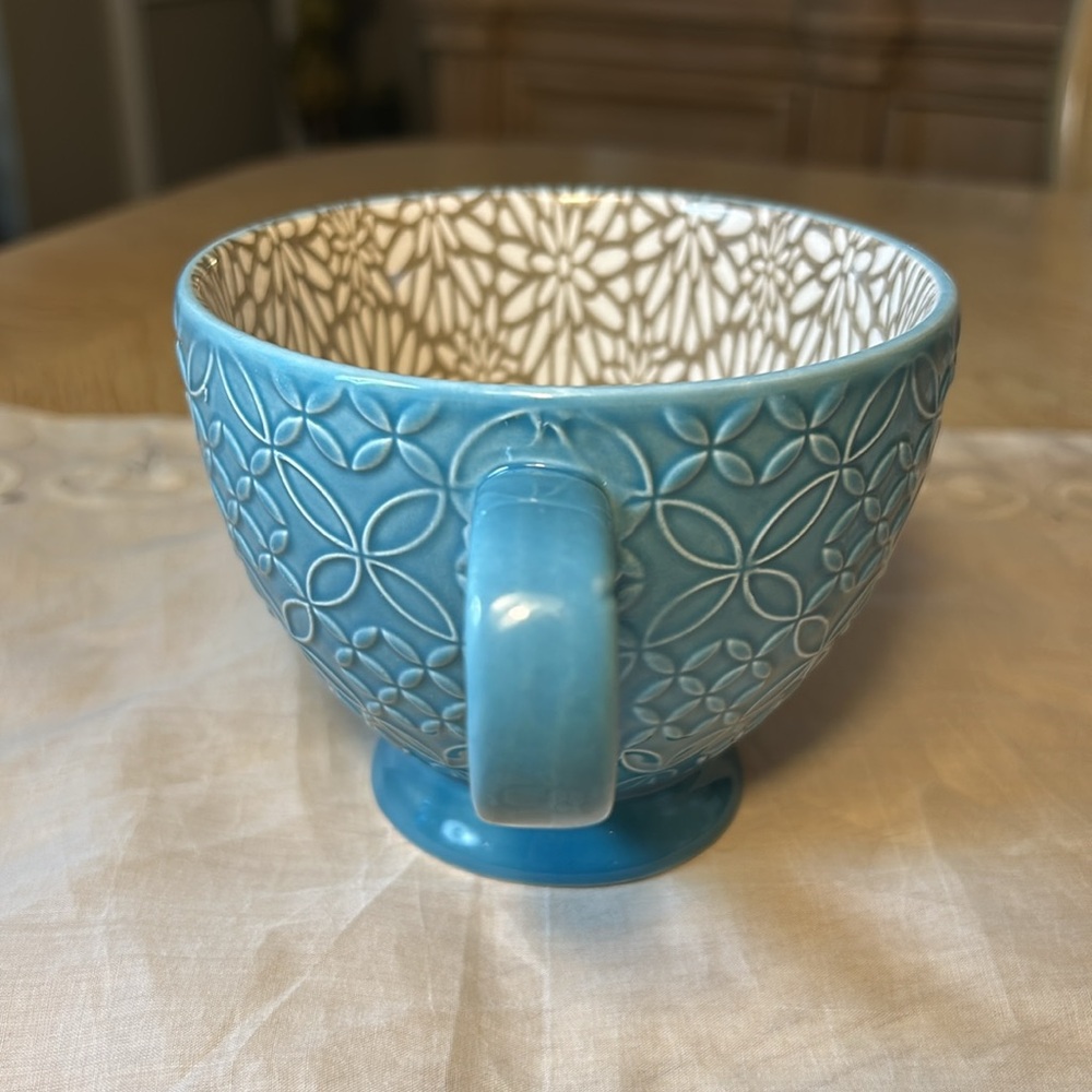 Signature Embossed Cup - Picture 4 of 7